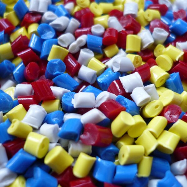 Plastic 1061731 1920 600x600